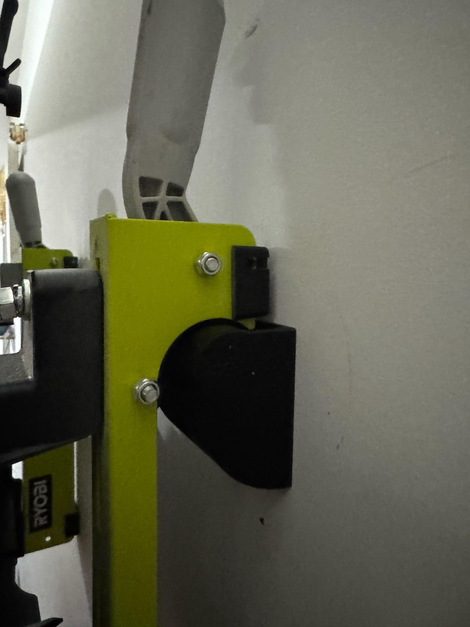 Miter Saw Wall Mount
